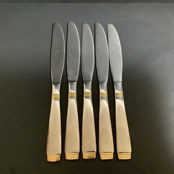 CAMBRIDGE METRO GOLD 23 Pcs: 5 Knives 8 Din Forks 2 Sal Forks 7 Soup Sp 1 Tsp - Picture 2 of 6